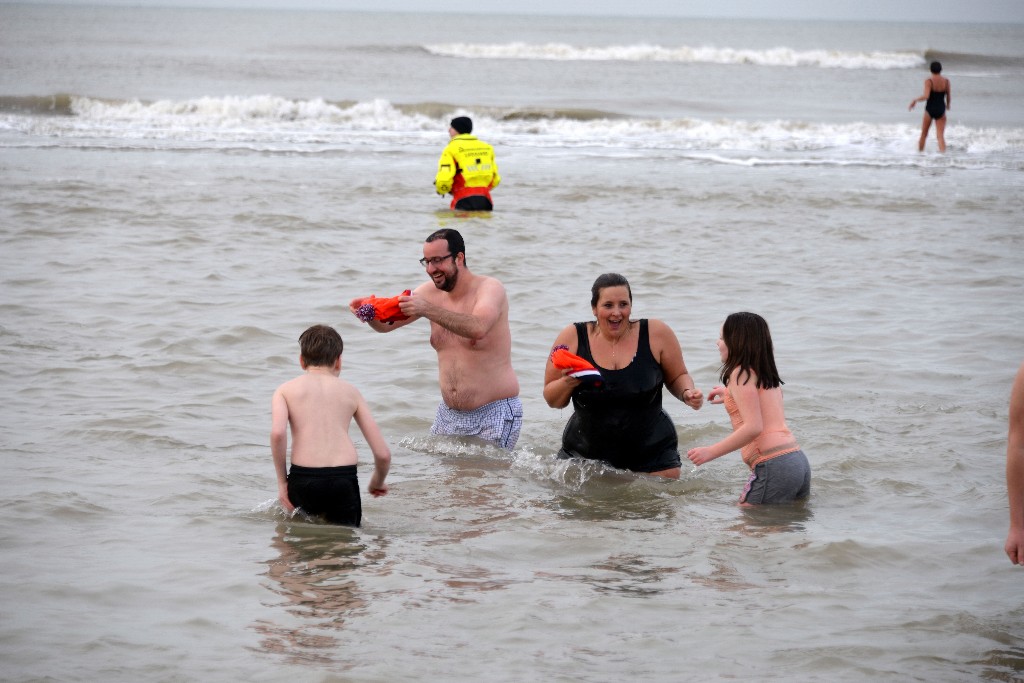 ../Images/Nieuwjaarsduik Nederzandt 2016 108.jpg